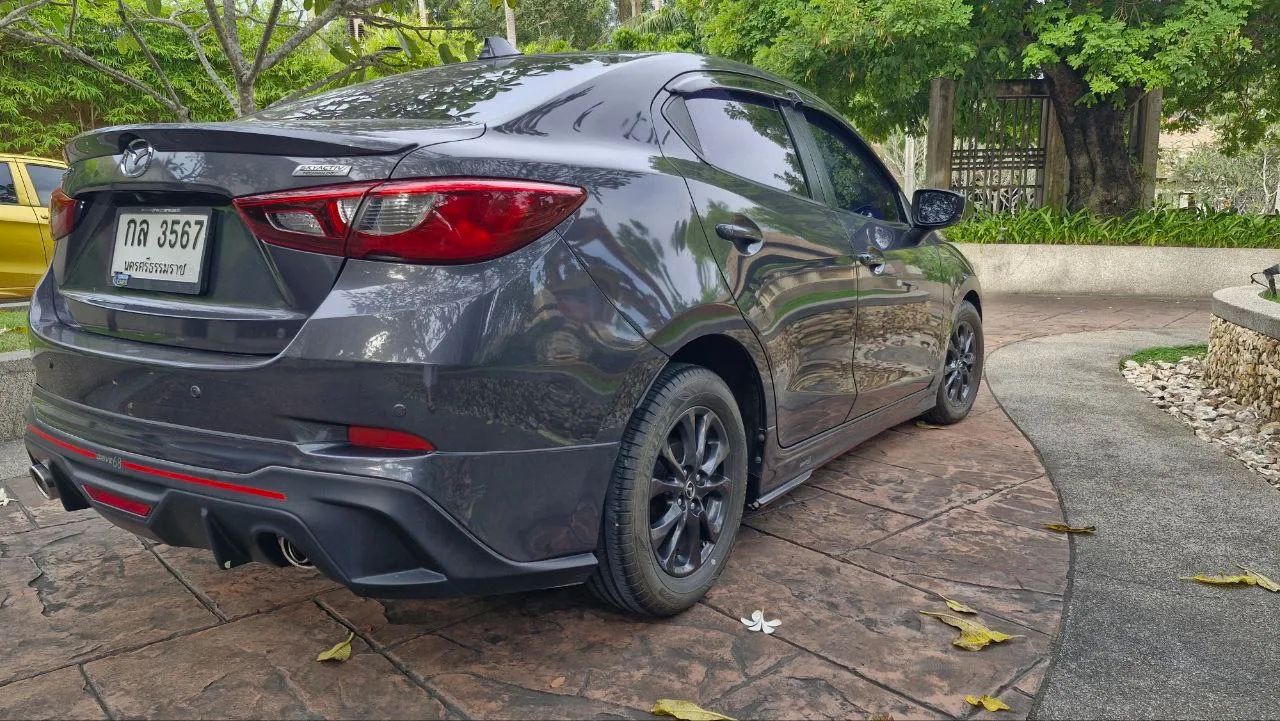 MAZDA 2 — 4