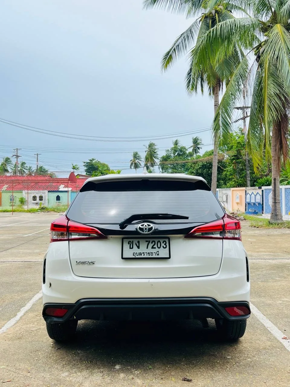 TOYOTA Yaris — 3