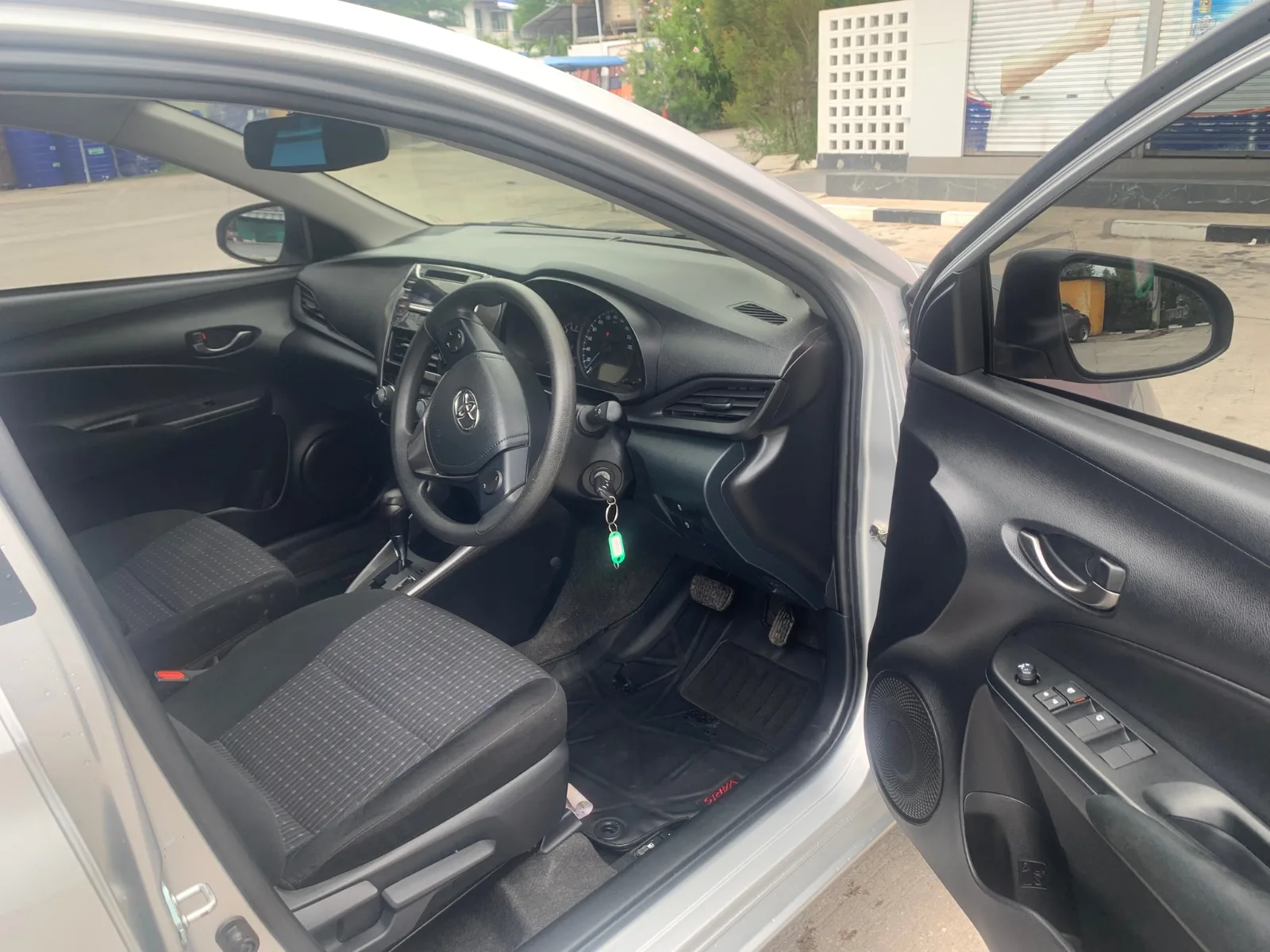 TOYOTA Yaris — 6