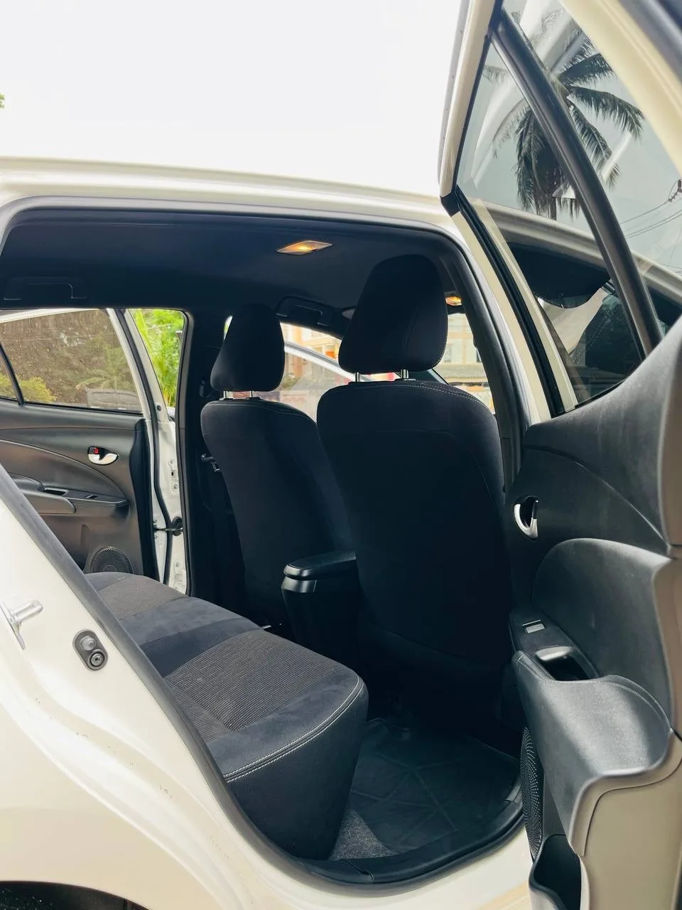 TOYOTA Yaris — 5