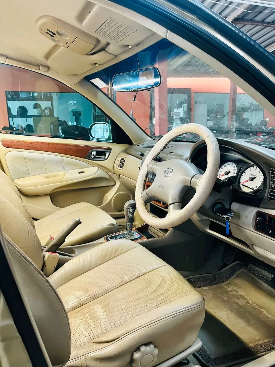 NISSAN Sunny — 4