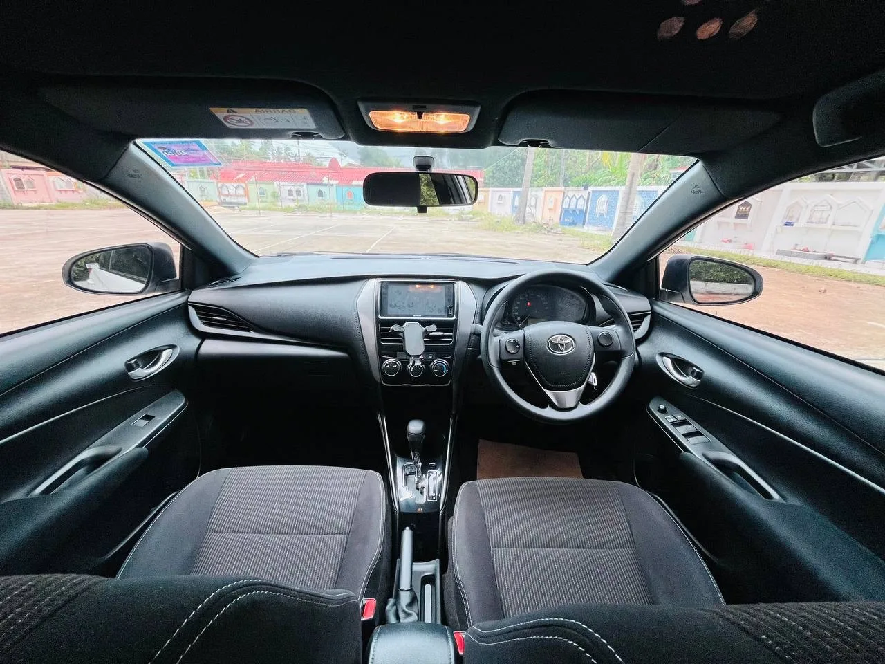 TOYOTA Yaris — 6