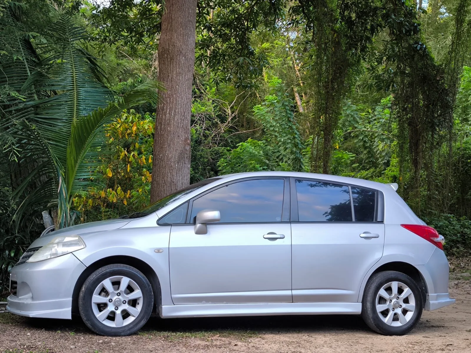 NISSAN Tiida
