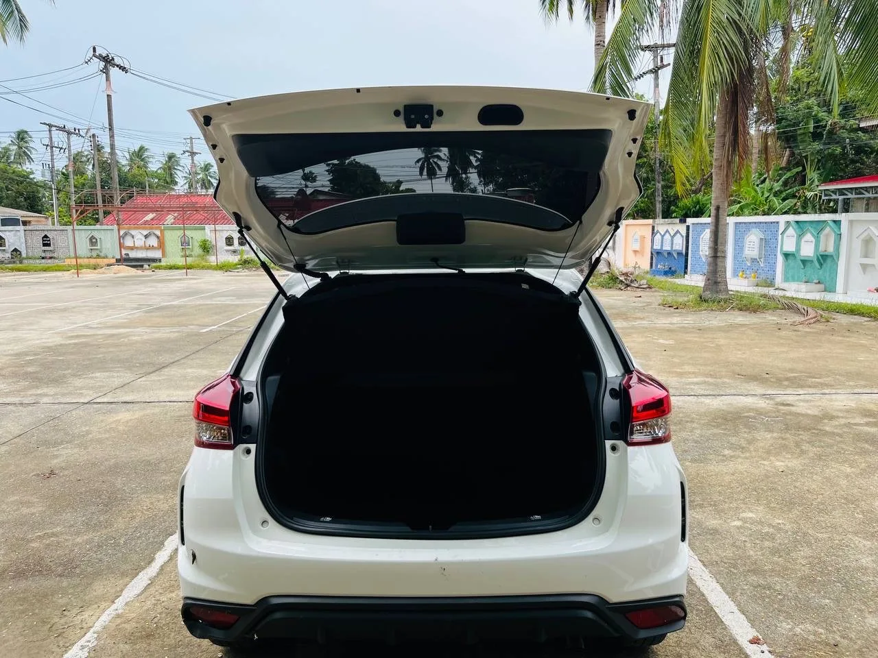 TOYOTA Yaris — 6