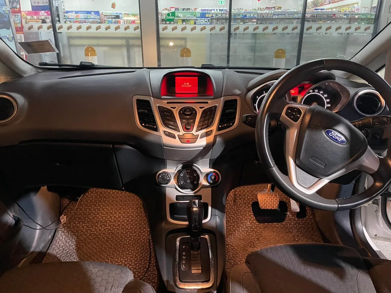 FORD Fiesta — 5