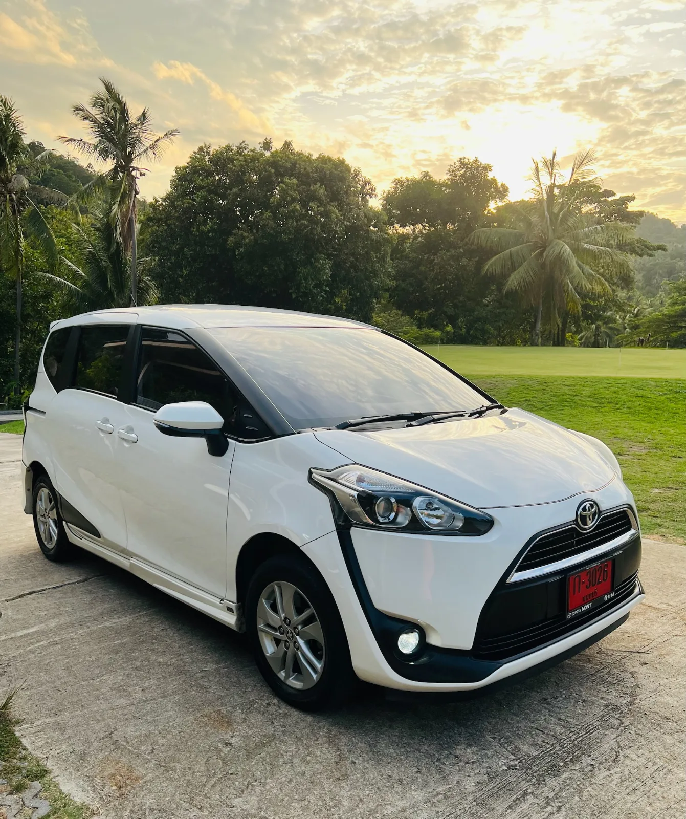 TOYOTA Sienta