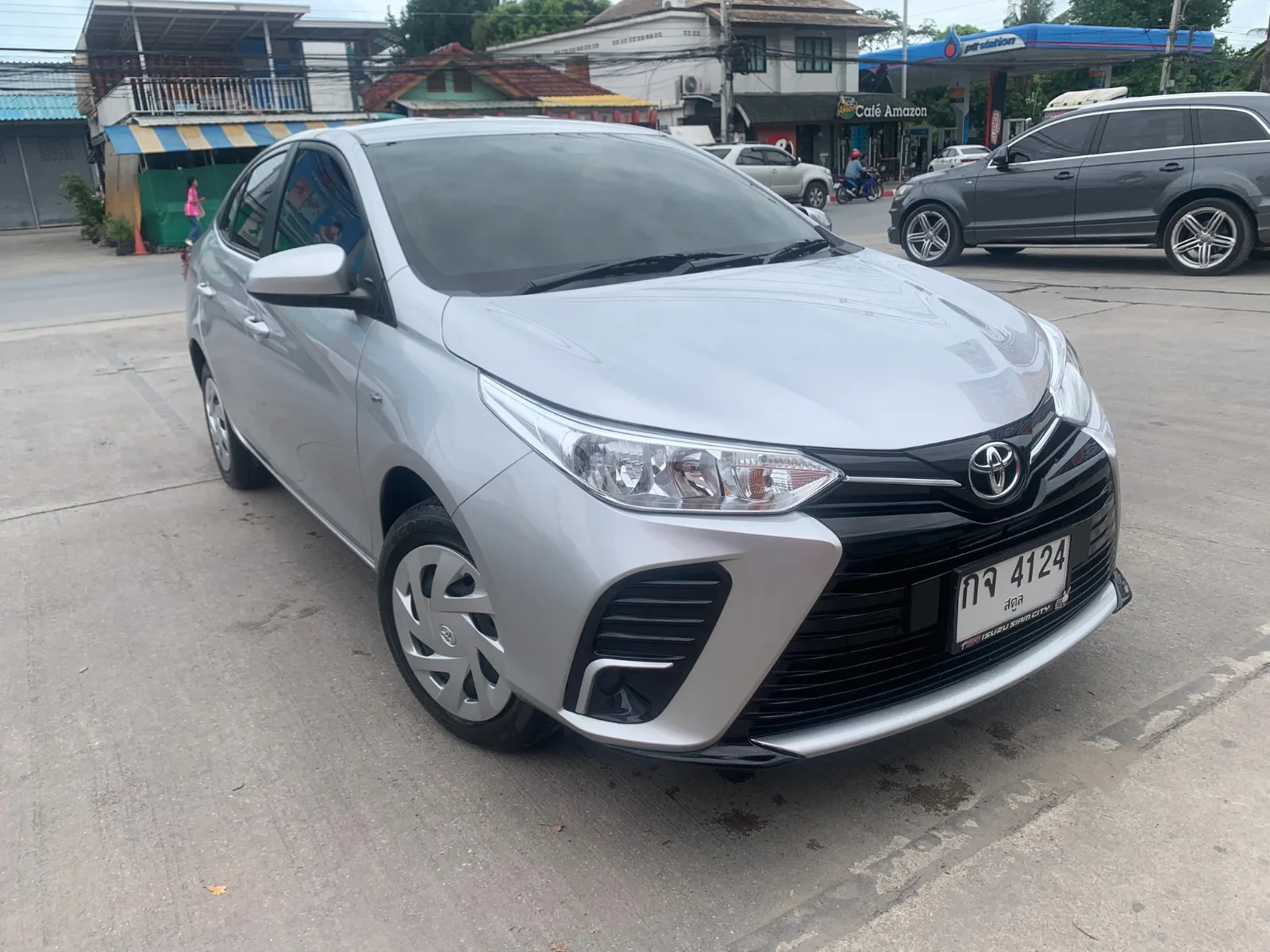 TOYOTA Yaris — 3