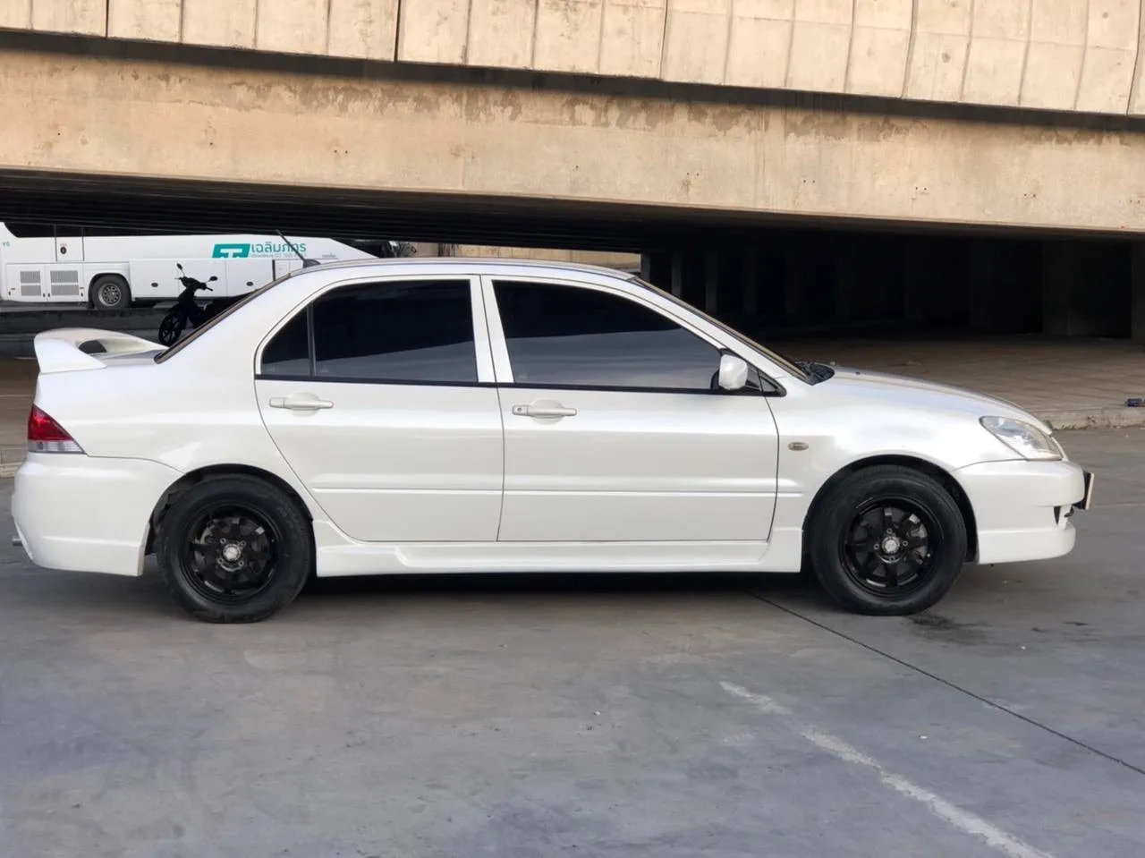 MITSUBISHI Lancer — 1