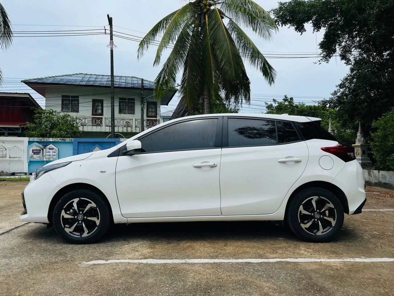 TOYOTA Yaris — 1