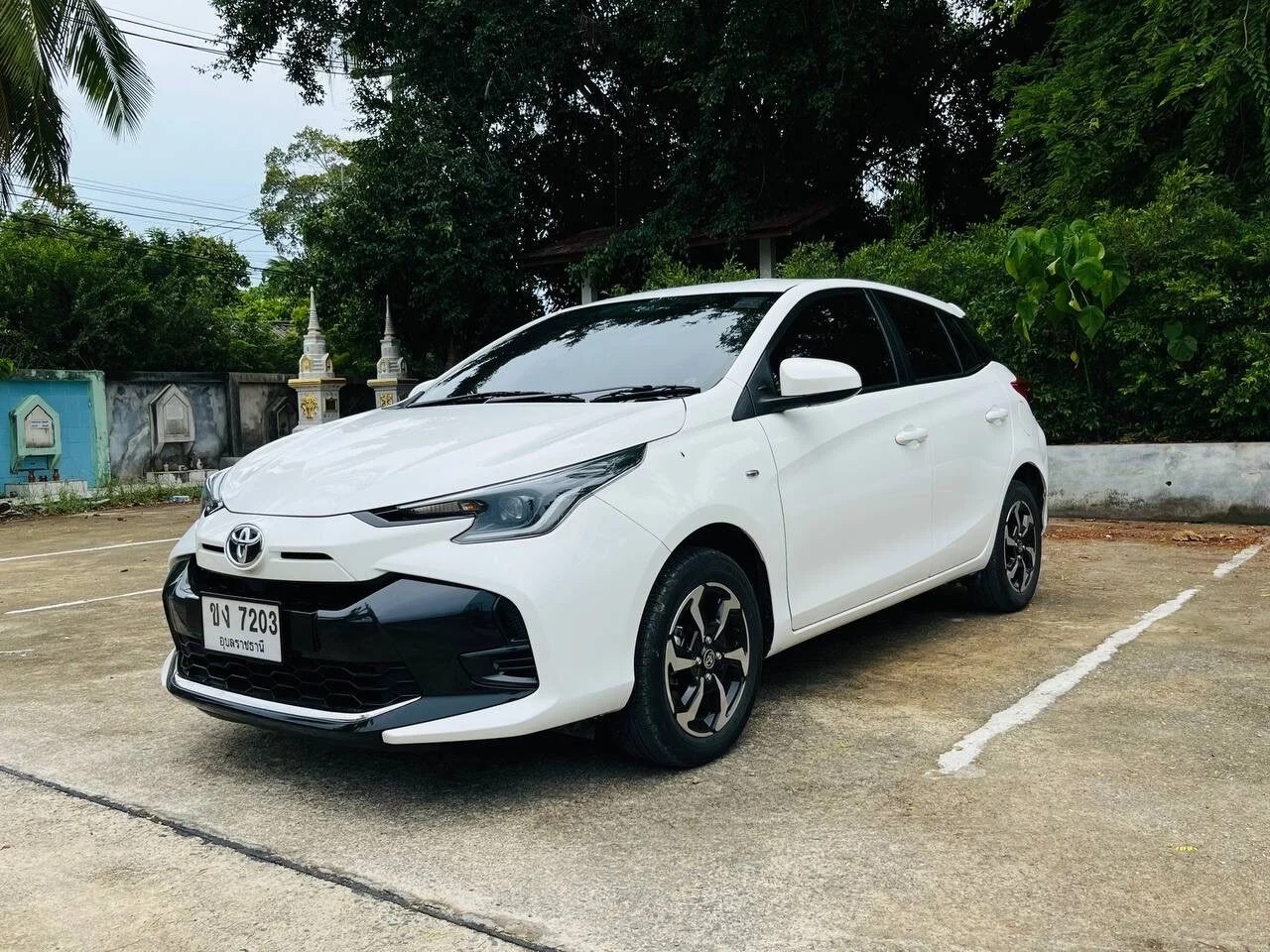 TOYOTA Yaris