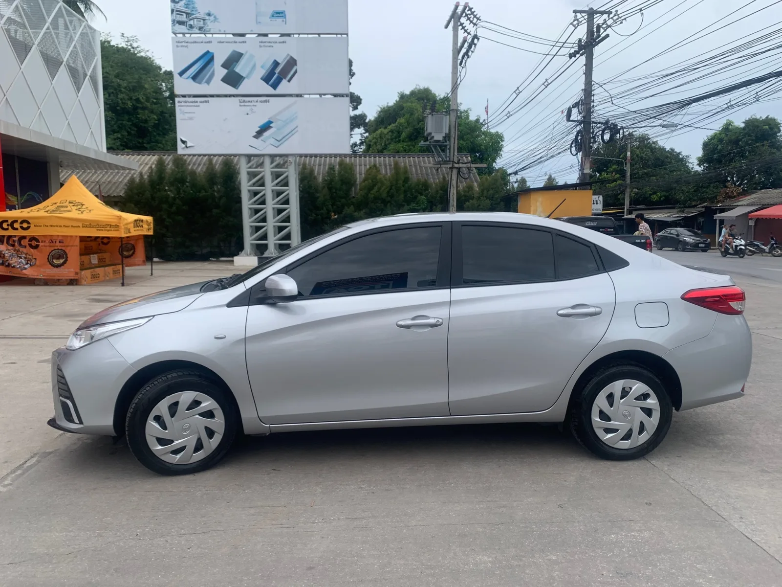 TOYOTA Yaris